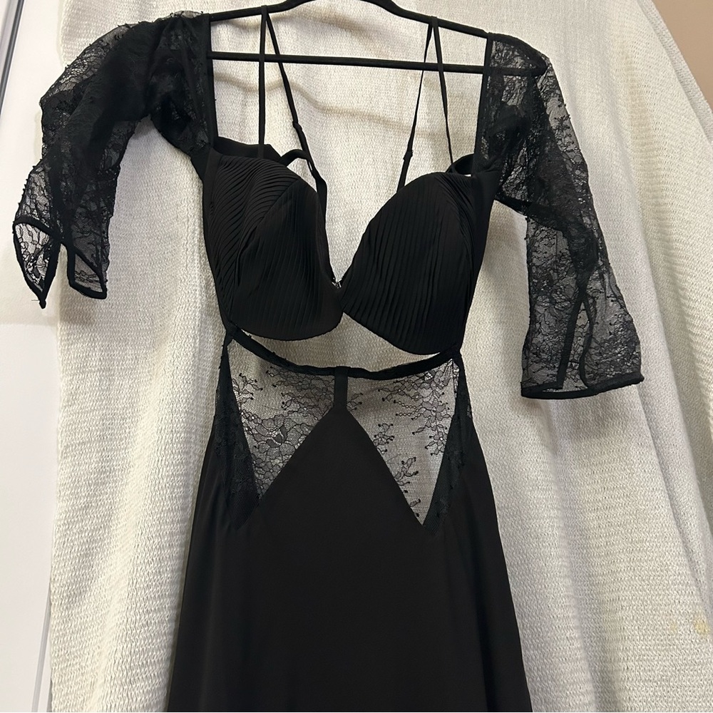 ASOS DESIGN corset detail cold shoulder maxi dress with lace inserts in black - Picture 7 of 8